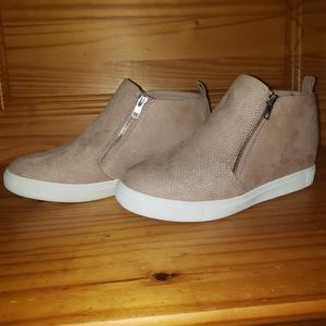 Time and Tru shoes 10